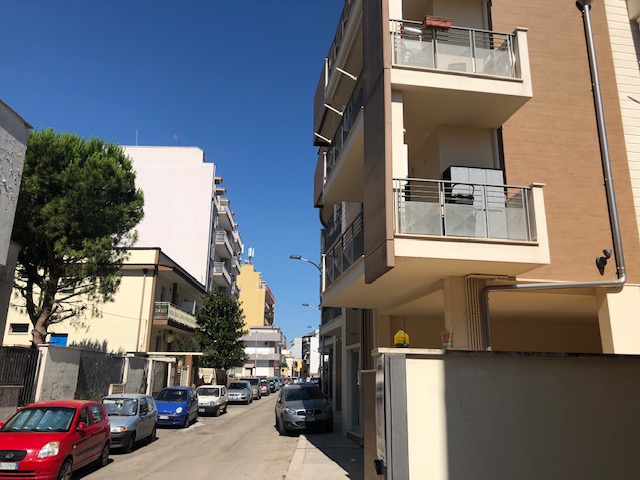 Appartamento di  4 vani /90 mq  a Modugno (zona Zona Parco)