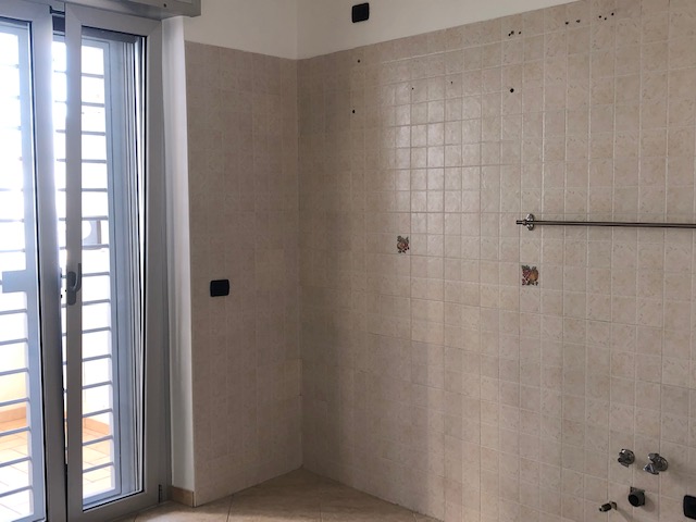 Appartamento di  4 vani /90 mq  a Modugno (zona Zona Parco)