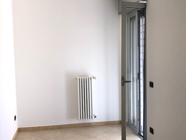 Appartamento di  4 vani /90 mq  a Modugno (zona Zona Parco)