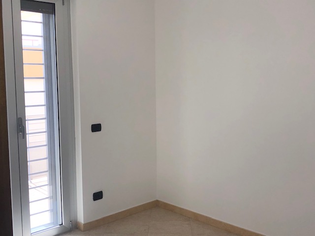 Appartamento di  4 vani /90 mq  a Modugno (zona Zona Parco)