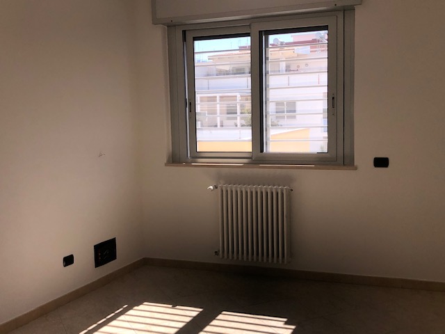 Appartamento di  4 vani /90 mq  a Modugno (zona Zona Parco)