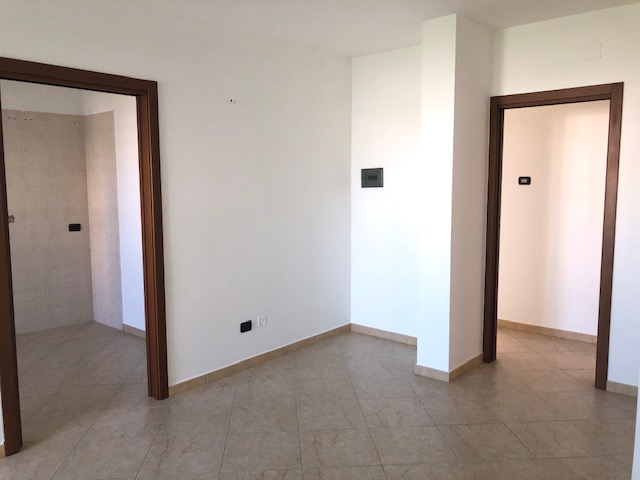 Appartamento di  4 vani /90 mq  a Modugno (zona Zona Parco)