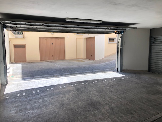 Appartamento di  4 vani /90 mq  a Modugno (zona Zona Parco)