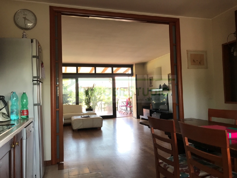 Villa (zona residenziale) di  5 vani /204 mq  a Bari - Palese (zona BORGO MASSIMO)