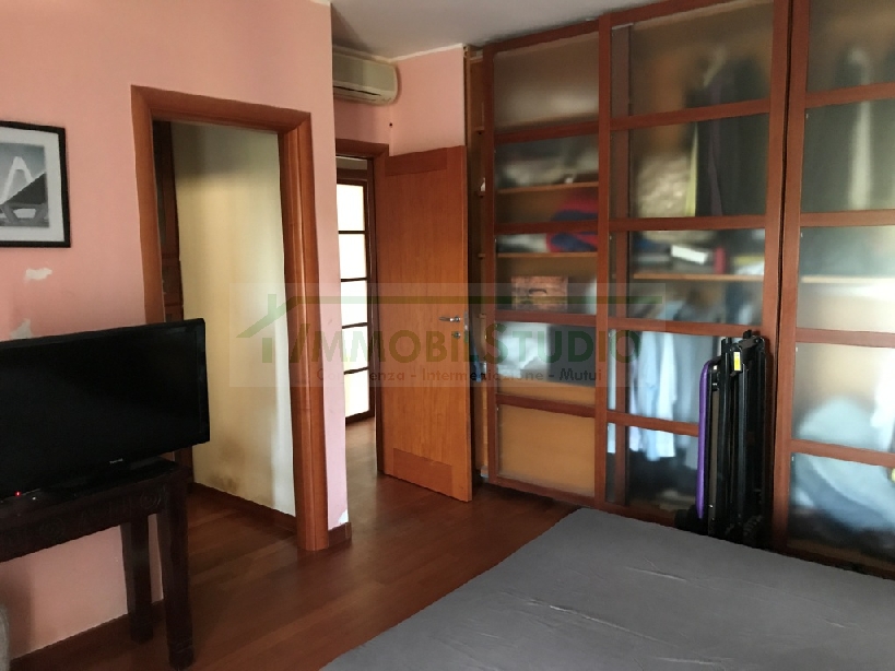 Villa (zona residenziale) di  5 vani /204 mq  a Bari - Palese (zona BORGO MASSIMO)