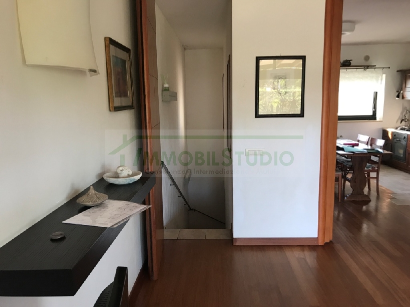 Villa (zona residenziale) di  5 vani /204 mq  a Bari - Palese (zona BORGO MASSIMO)