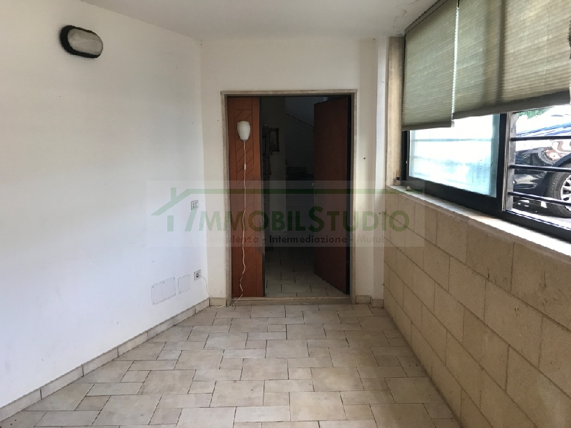 Villa (zona residenziale) di  5 vani /204 mq  a Bari - Palese (zona BORGO MASSIMO)