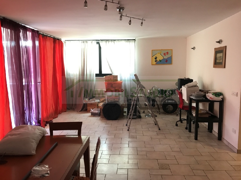 Villa (zona residenziale) di  5 vani /204 mq  a Bari - Palese (zona BORGO MASSIMO)