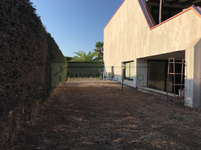 Villa (zona residenziale) di  5 vani /204 mq  a Bari - Palese (zona BORGO MASSIMO)