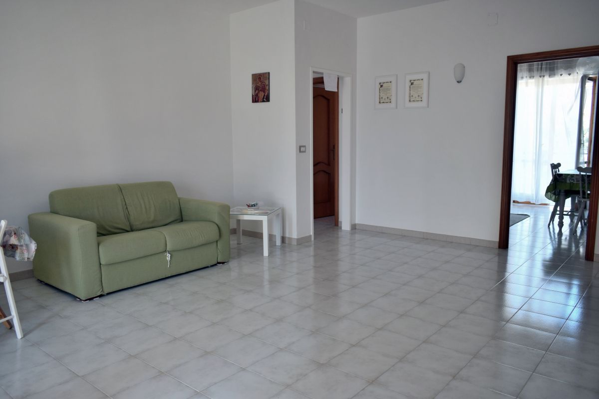 Appartamento di  3 vani /115 mq  a Bitetto (zona Posta/Mercato)