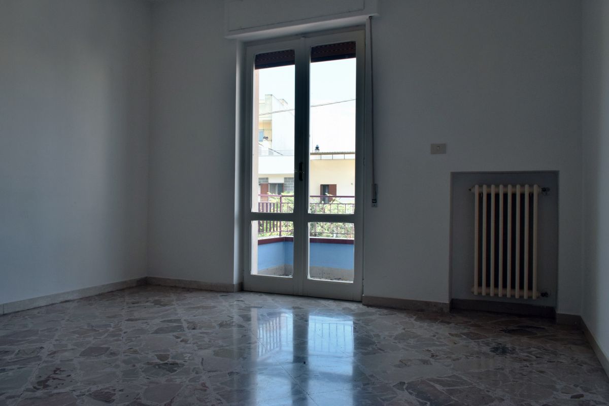 Appartamento di  3 vani /90 mq  a Bitetto (zona Zona Via Beato)