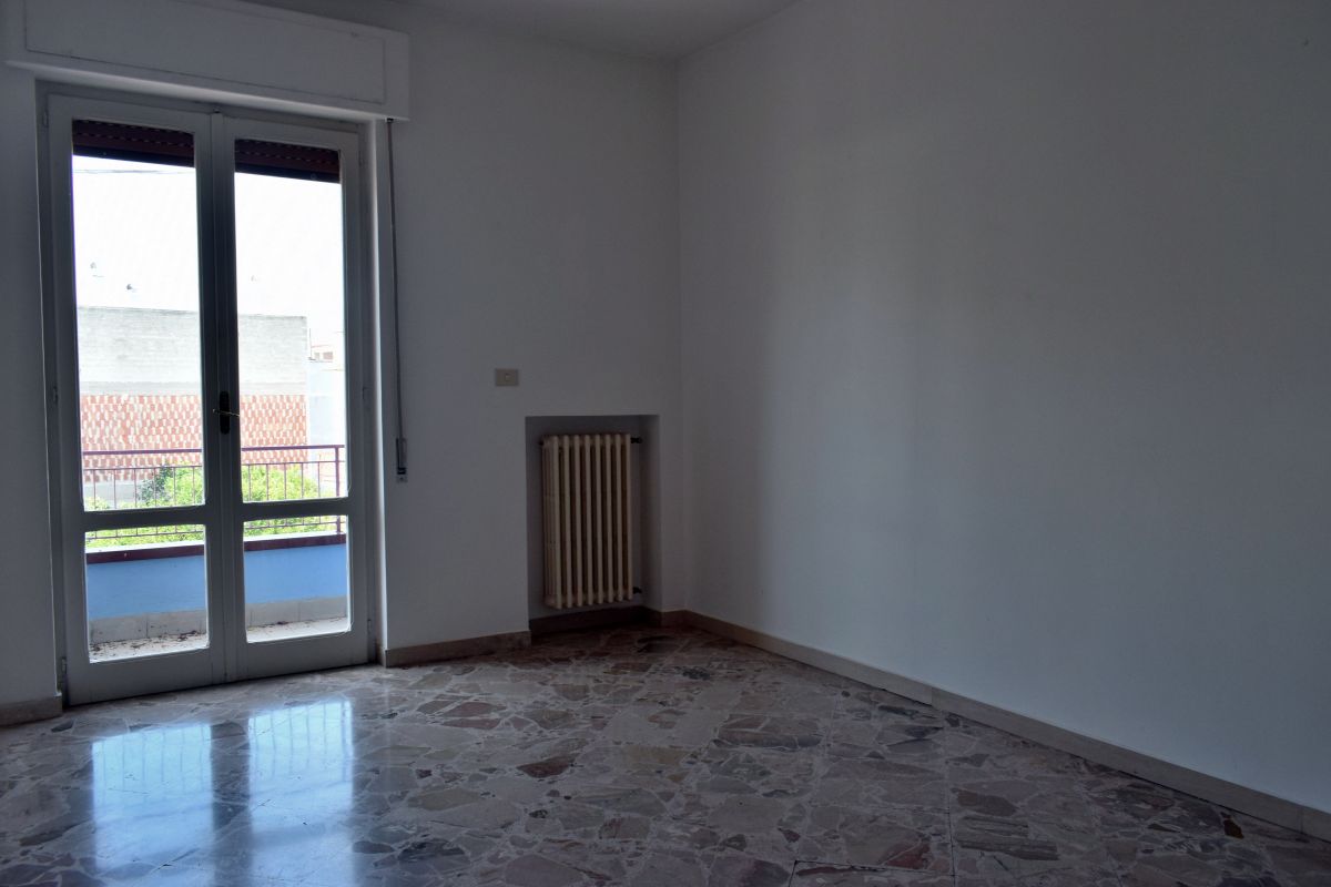 Appartamento di  3 vani /90 mq  a Bitetto (zona Zona Via Beato)