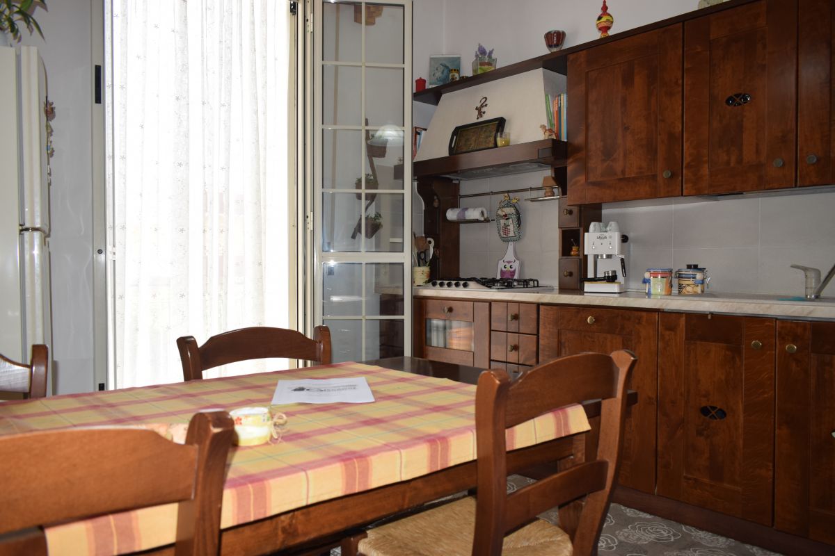 Casa indipendente di  3 vani /135 mq  a Bitetto (zona Posta/Mercato)