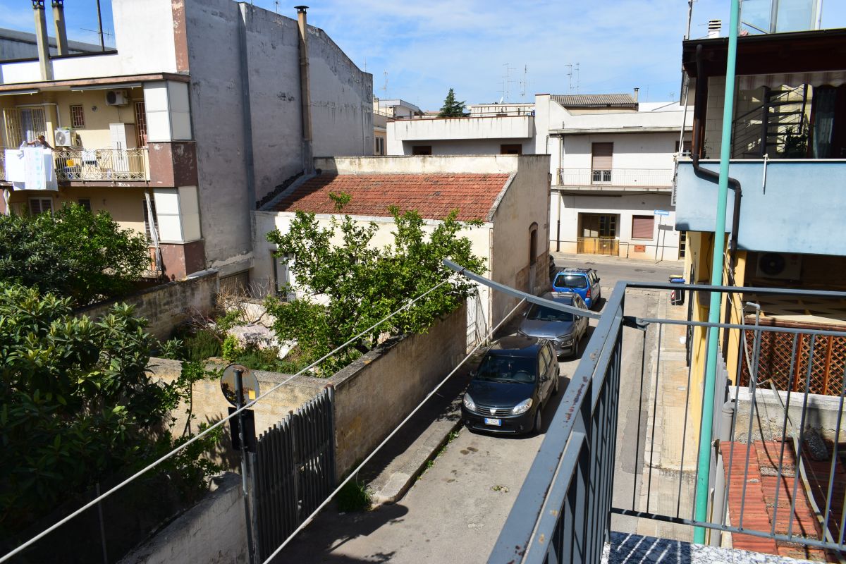 Casa indipendente di  3 vani /135 mq  a Bitetto (zona Posta/Mercato)