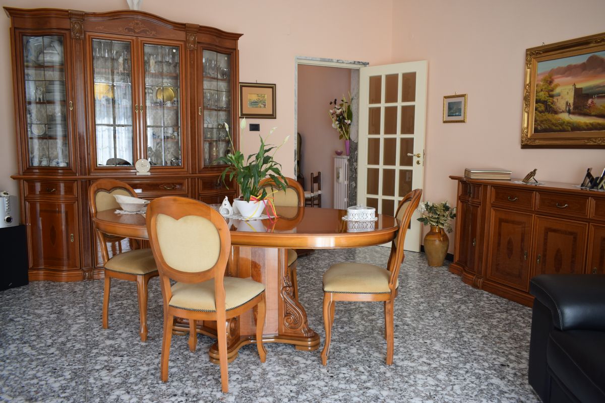 Casa indipendente di  3 vani /135 mq  a Bitetto (zona Posta/Mercato)