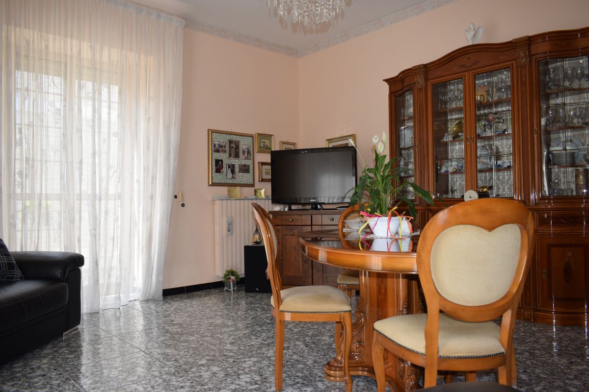 Casa indipendente di  3 vani /135 mq  a Bitetto (zona Posta/Mercato)