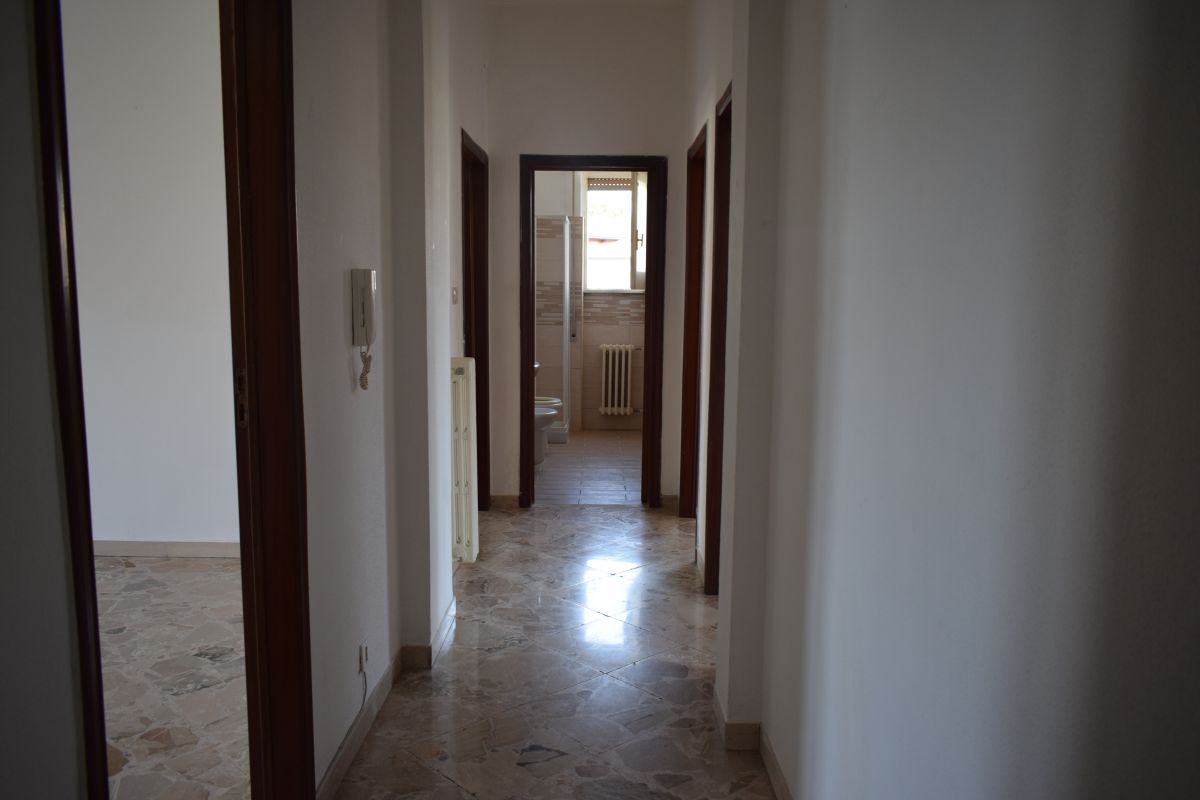 Appartamento di  3 vani /90 mq  a Bitetto (zona Zona Via Beato)