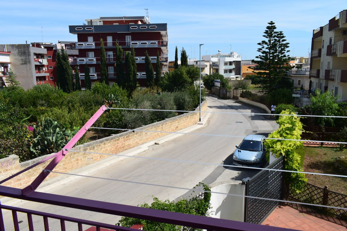 Appartamento di  3 vani /90 mq  a Bitetto (zona Zona Via Beato)