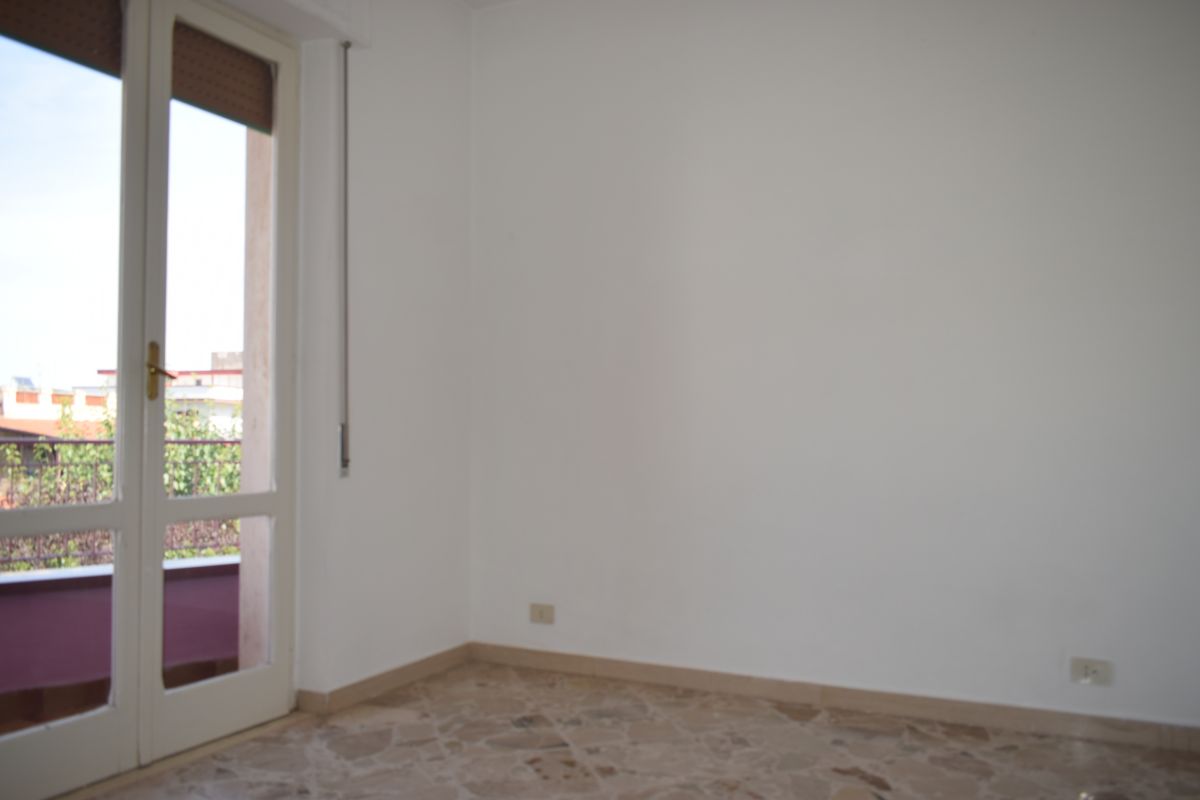 Appartamento di  3 vani /90 mq  a Bitetto (zona Zona Via Beato)