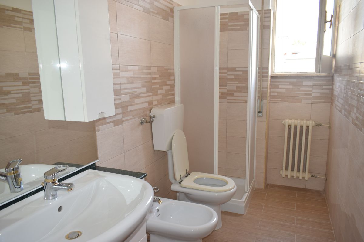 Appartamento di  3 vani /90 mq  a Bitetto (zona Zona Via Beato)