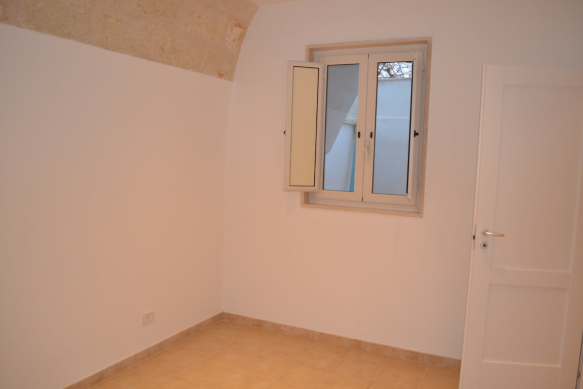 Casa indipendente di  2 vani /70 mq  a Mola di Bari (zona centrale)