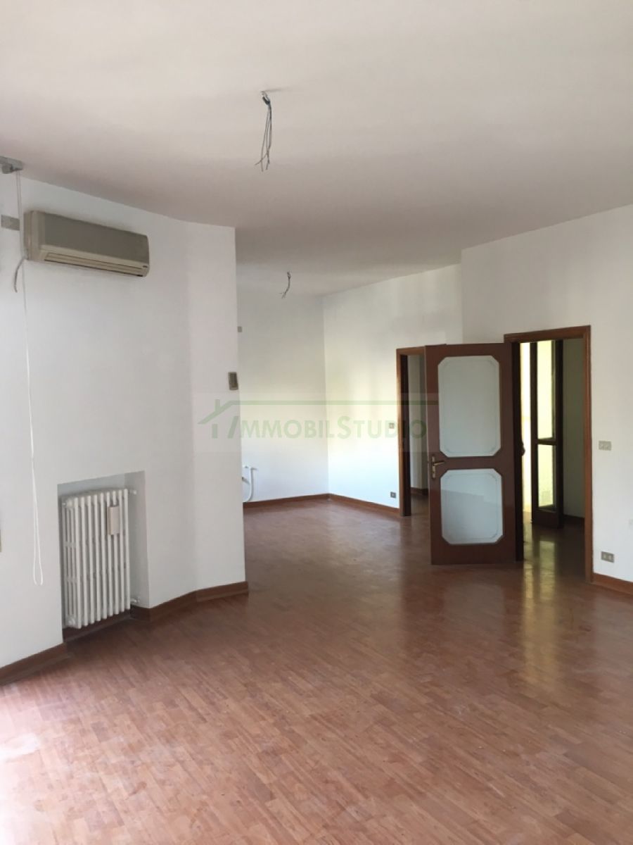 Appartamento di  3 vani /115 mq  a Bari - San Pasquale alta (zona PARCO DUE GIUGNO)