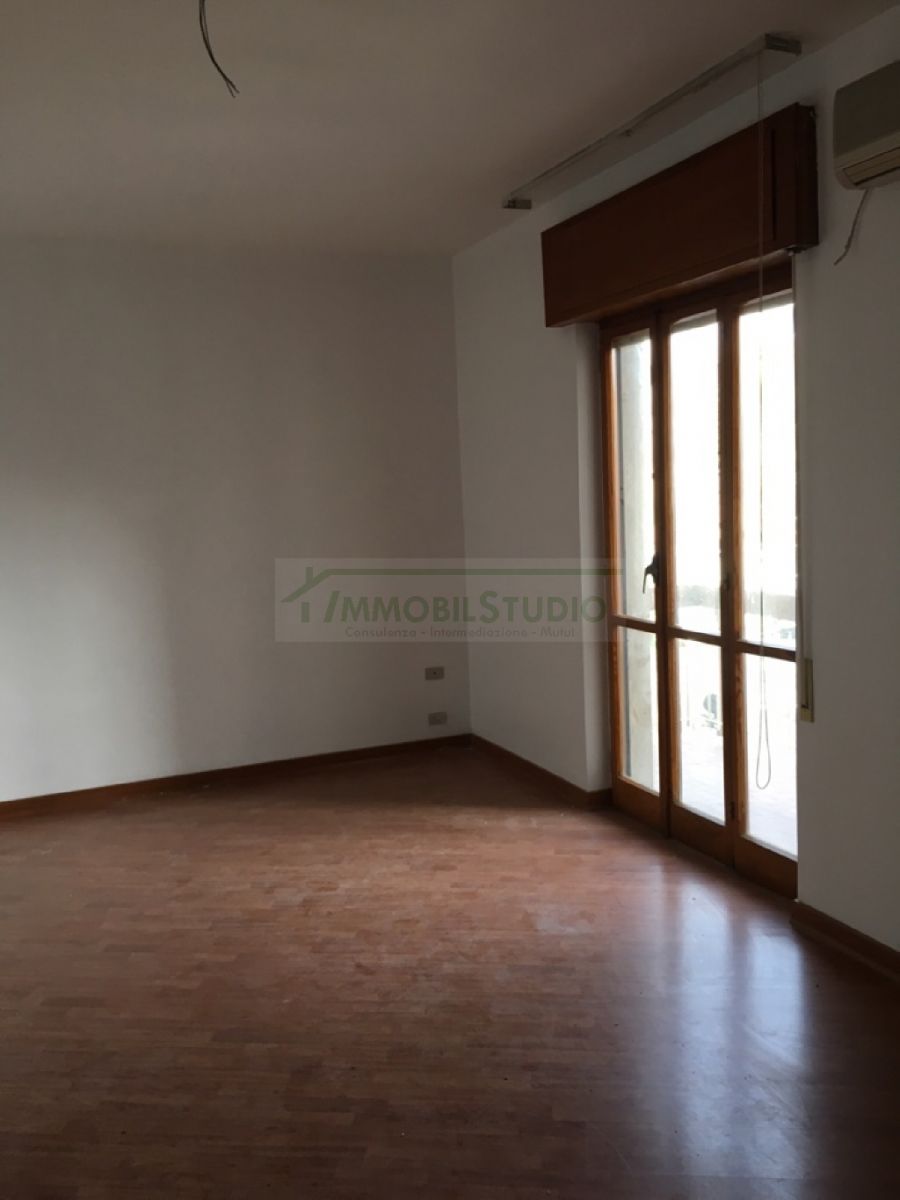 Appartamento di  3 vani /115 mq  a Bari - San Pasquale alta (zona PARCO DUE GIUGNO)