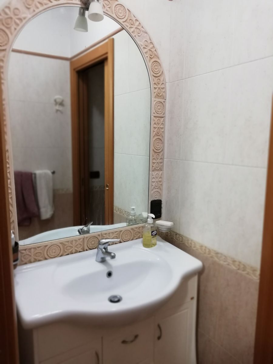 Villa unifamiliare di  5 vani /140 mq  a Triggiano (zona centrale )