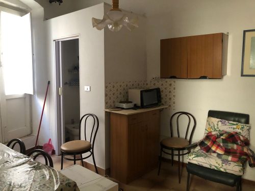 Casa indipendente di  3 vani /100 mq  a Bitetto (zona Centro Storico)