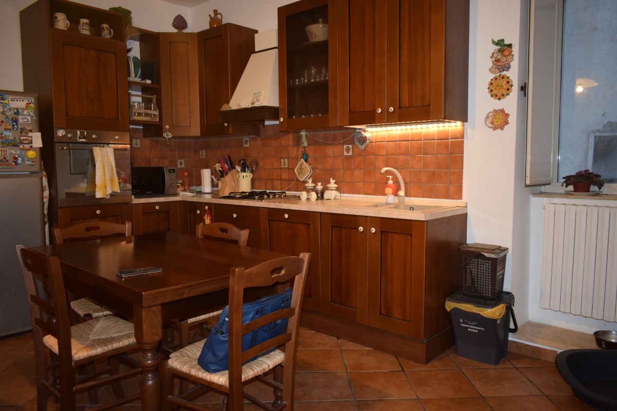 Casa indipendente di  3 vani /105 mq  a Bitetto (zona Centro Storico)