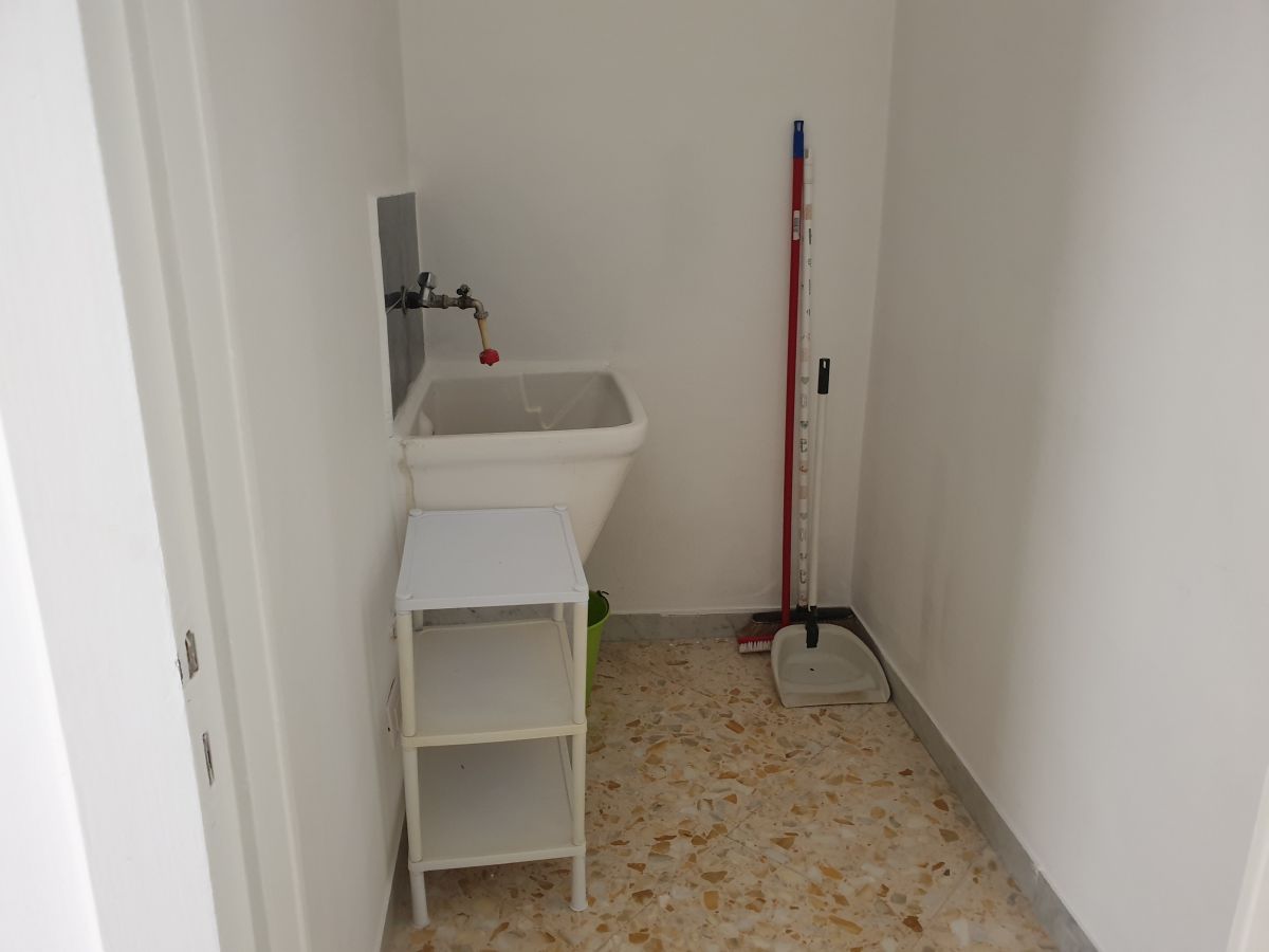 Appartamento di  5 vani /140 mq  a Valenzano (zona Stazione)