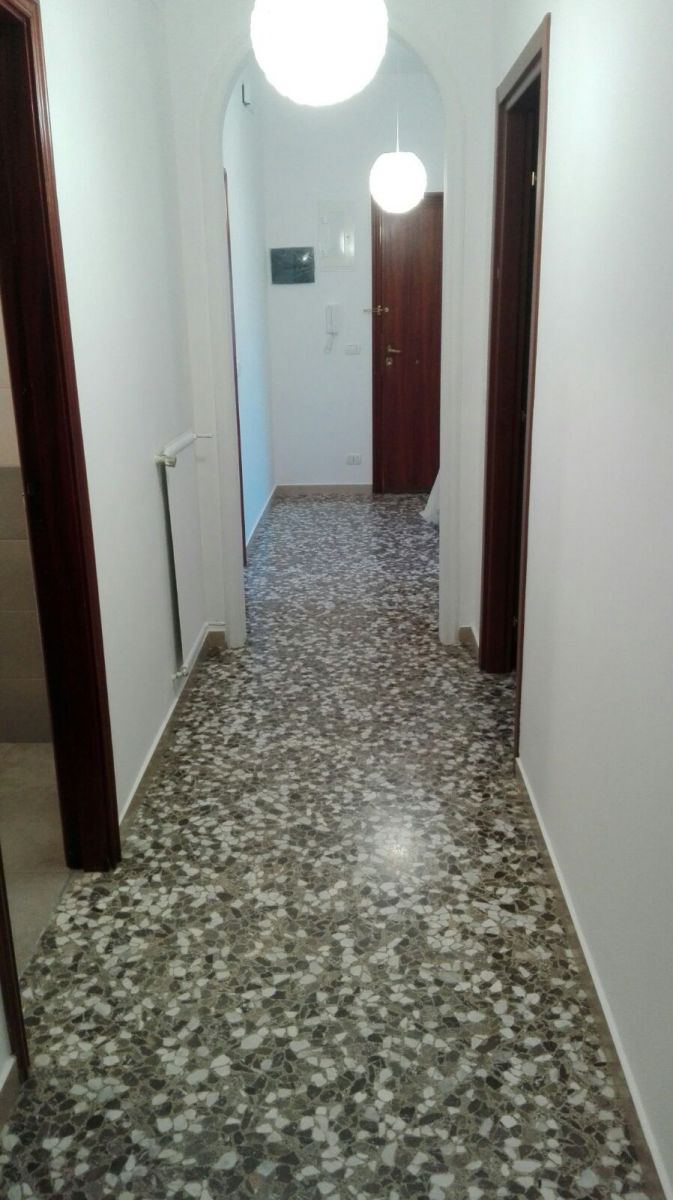 Appartamento di  5 vani /120 mq  a Bari - Japigia (zona Via Magna Grecia)