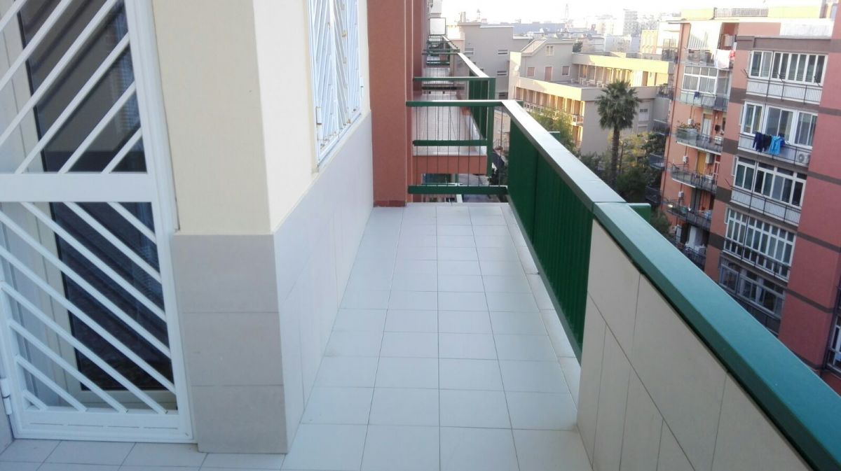 Appartamento di  5 vani /120 mq  a Bari - Japigia (zona Via Magna Grecia)