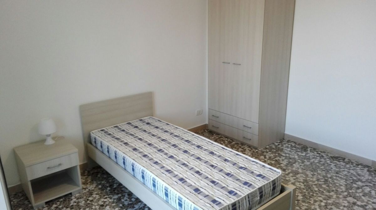 Appartamento di  5 vani /120 mq  a Bari - Japigia (zona Via Magna Grecia)