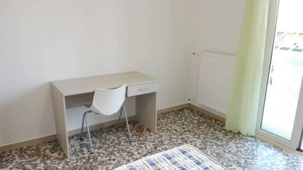 Appartamento di  5 vani /120 mq  a Bari - Japigia (zona Via Magna Grecia)