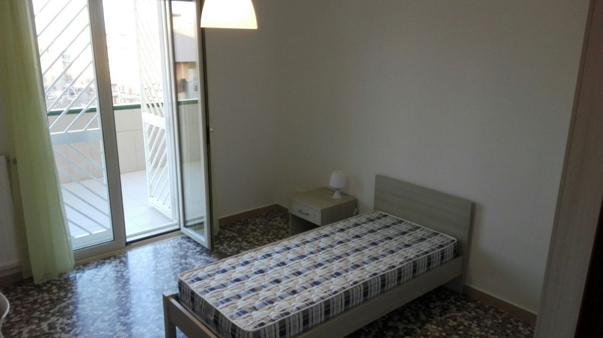 Appartamento di  5 vani /120 mq  a Bari - Japigia (zona Via Magna Grecia)