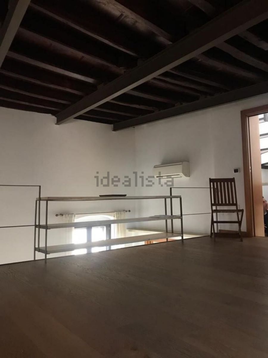 Casa indipendente di  4 vani /110 mq  a Bari - Murat (zona centro storico)