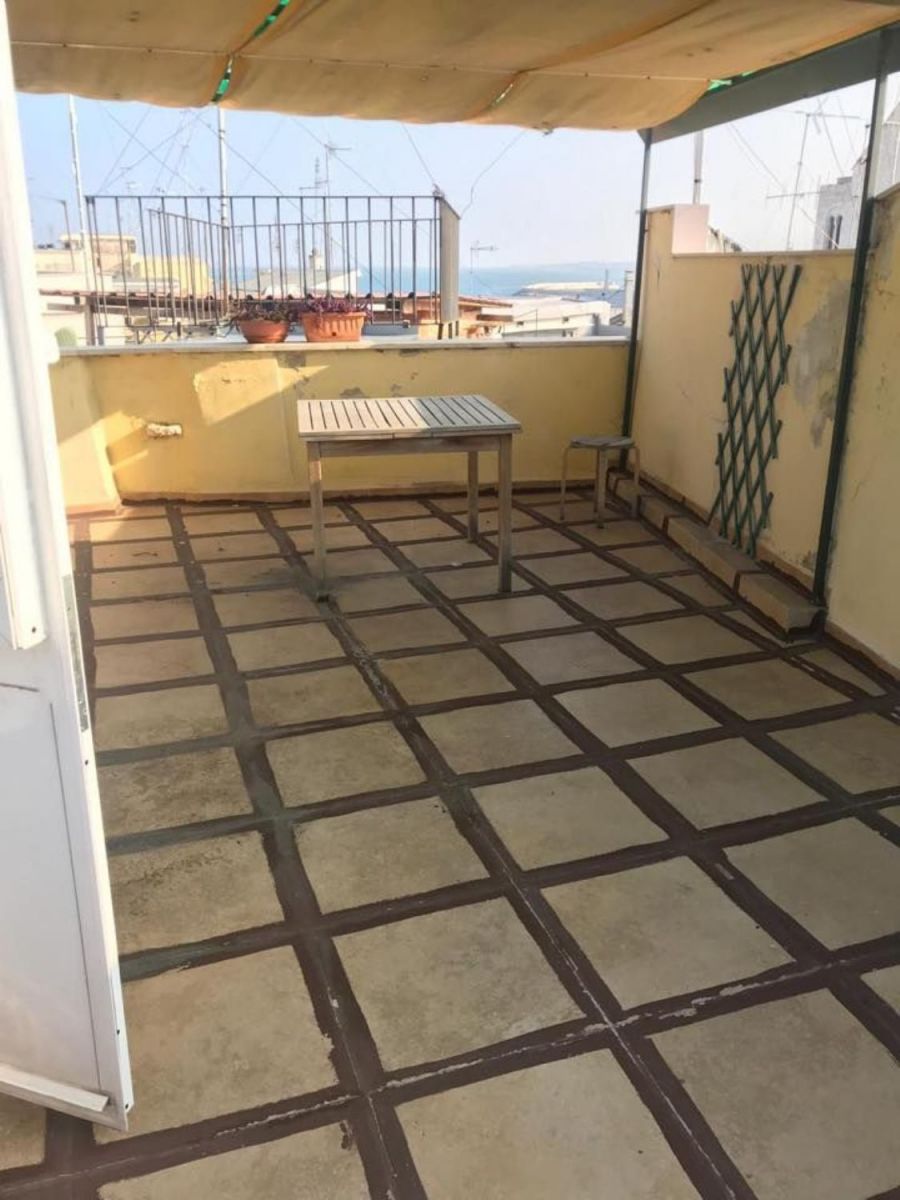 Casa indipendente di  4 vani /110 mq  a Bari - Murat (zona centro storico)