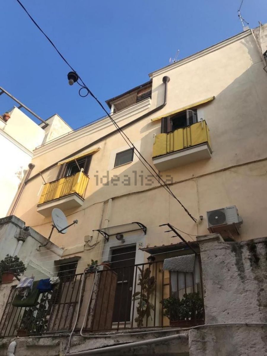 Casa indipendente di  4 vani /110 mq  a Bari - Murat (zona centro storico)