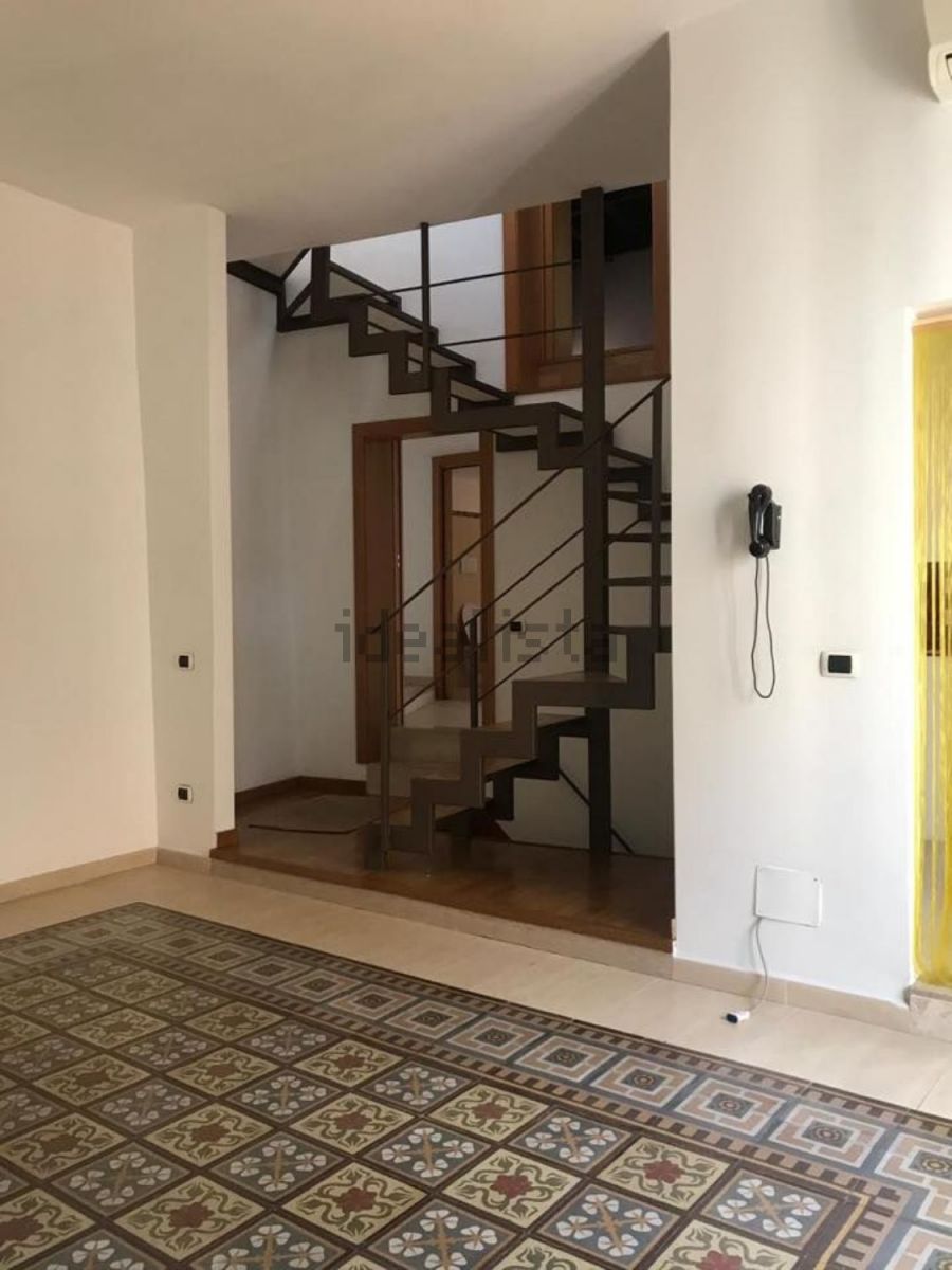 Casa indipendente di  4 vani /110 mq  a Bari - Murat (zona centro storico)