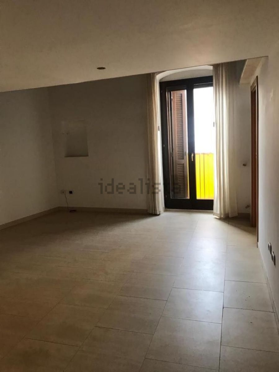 Casa indipendente di  4 vani /110 mq  a Bari - Murat (zona centro storico)