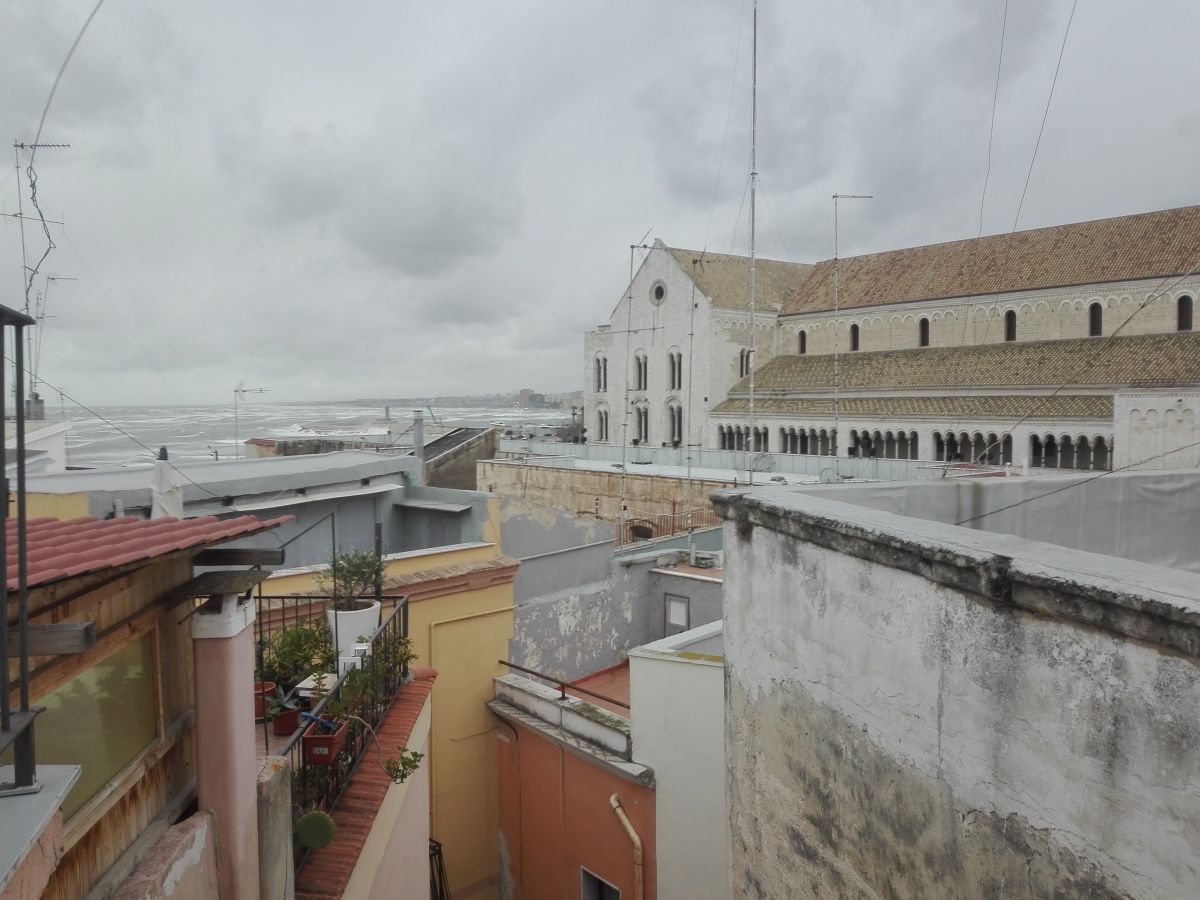 Casa indipendente di  4 vani /110 mq  a Bari - Murat (zona centro storico)