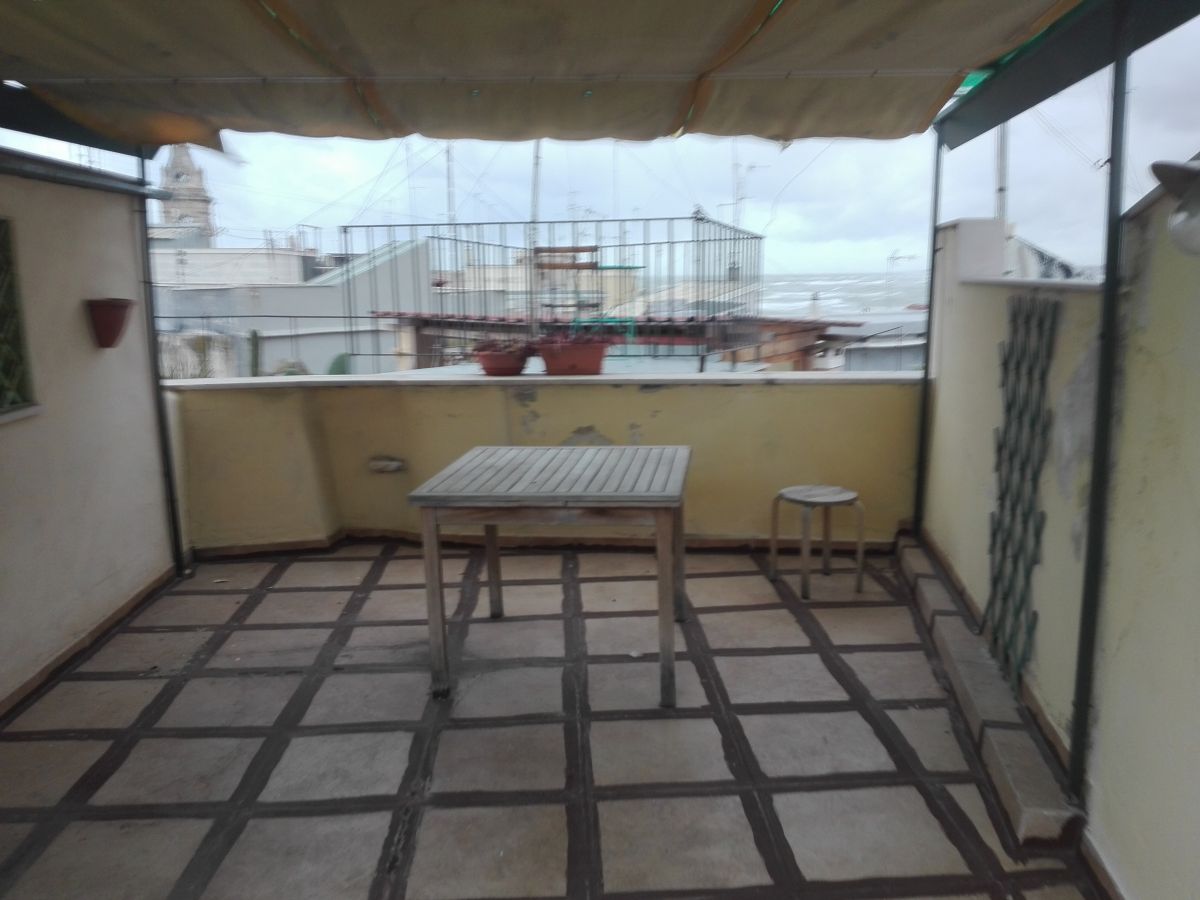 Casa indipendente di  4 vani /110 mq  a Bari - Murat (zona centro storico)