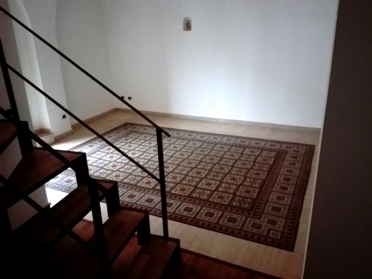 Casa indipendente di  4 vani /110 mq  a Bari - Murat (zona centro storico)