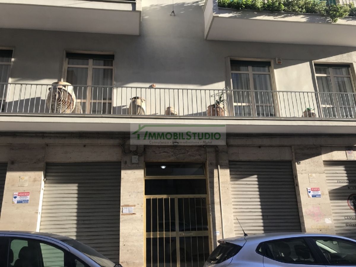 Appartamento di  3 vani /100 mq  a Bari - Madonnella (zona zona RAI)