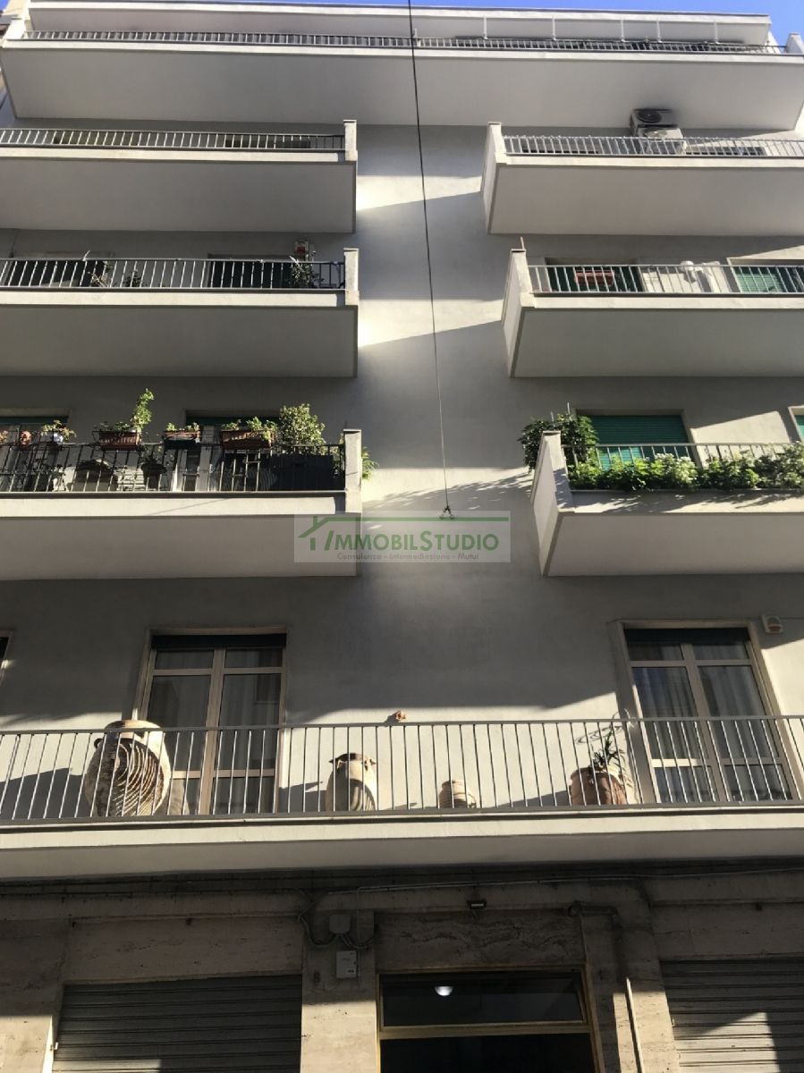 Appartamento di  3 vani /100 mq  a Bari - Madonnella (zona zona RAI)