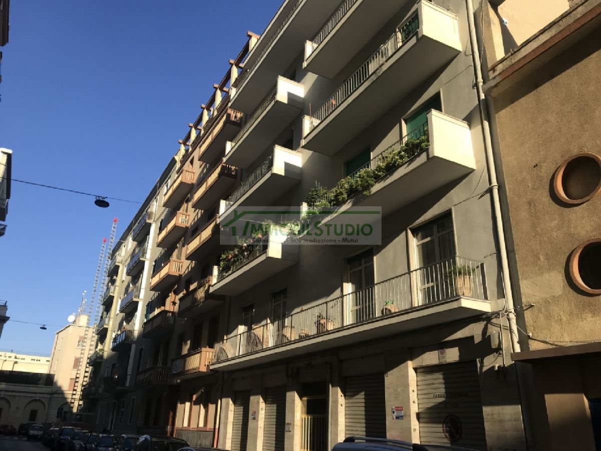 Appartamento di  3 vani /100 mq  a Bari - Madonnella (zona zona RAI)