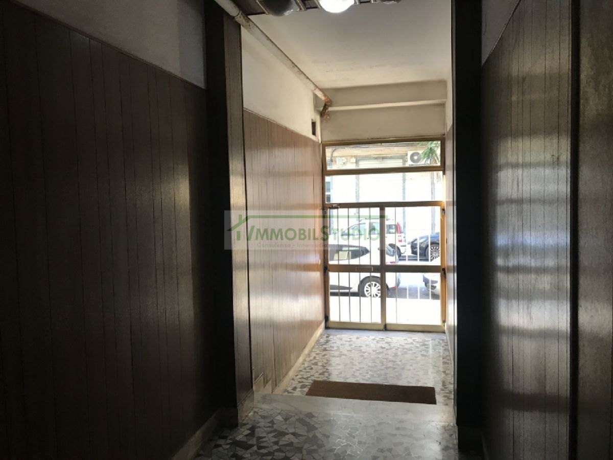 Appartamento di  3 vani /100 mq  a Bari - Madonnella (zona zona RAI)