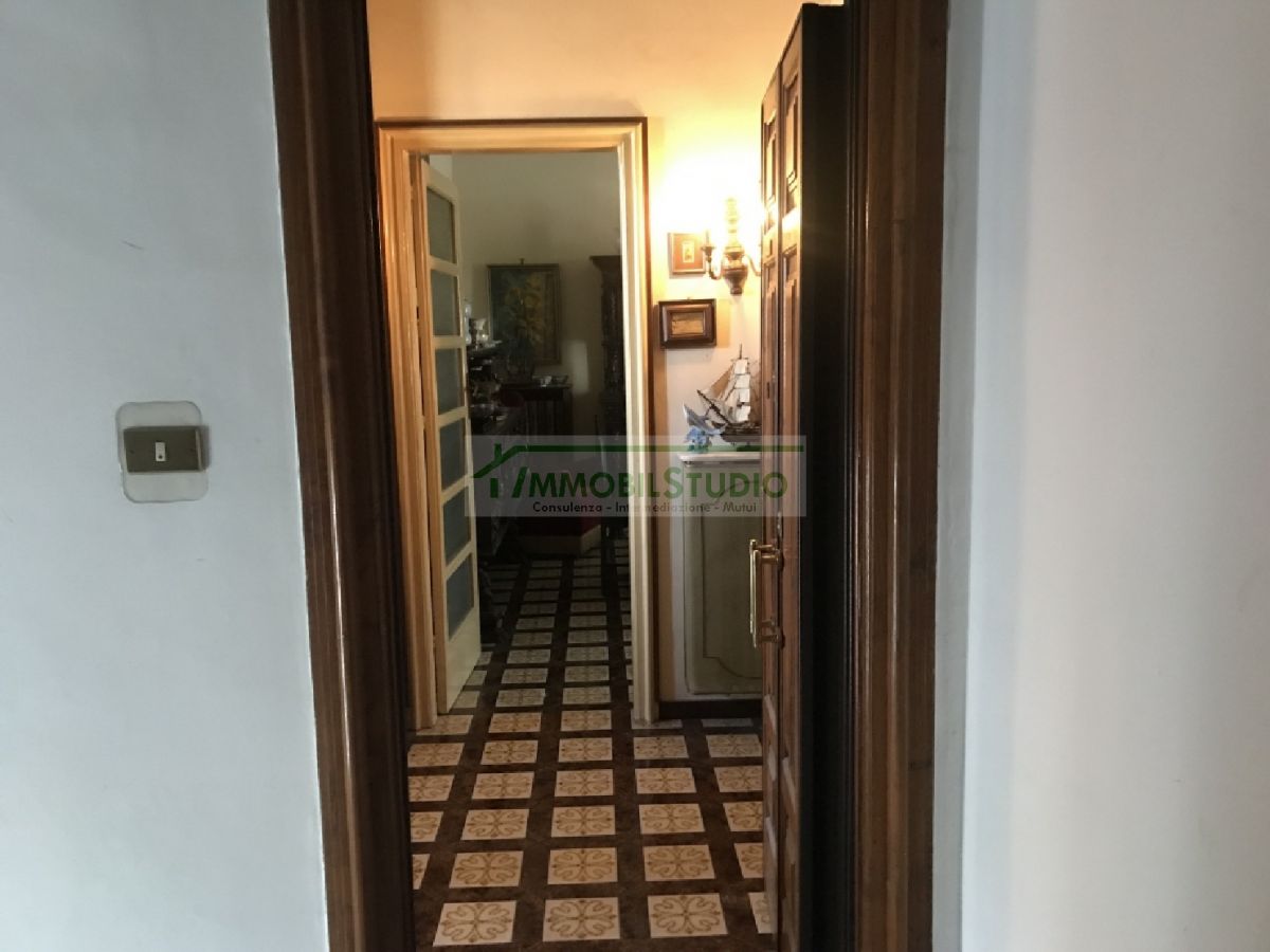 Appartamento di  3 vani /100 mq  a Bari - Madonnella (zona zona RAI)