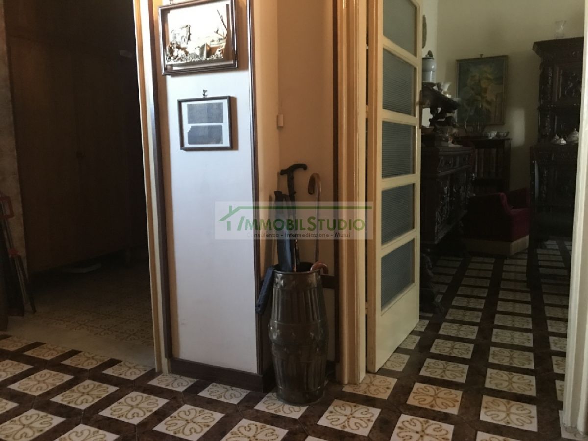 Appartamento di  3 vani /100 mq  a Bari - Madonnella (zona zona RAI)